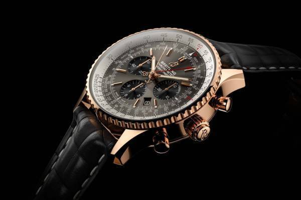 ブライトリングの腕時計「ナビタイマー」新作、複雑機構ラトラパンテ＆18Kレッドゴールドケース採用