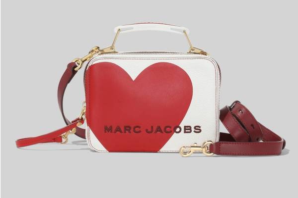 マーク ジェイコブス、バレンタイン限定ハート柄バッグ&ピーナッツコラボが大阪に集結