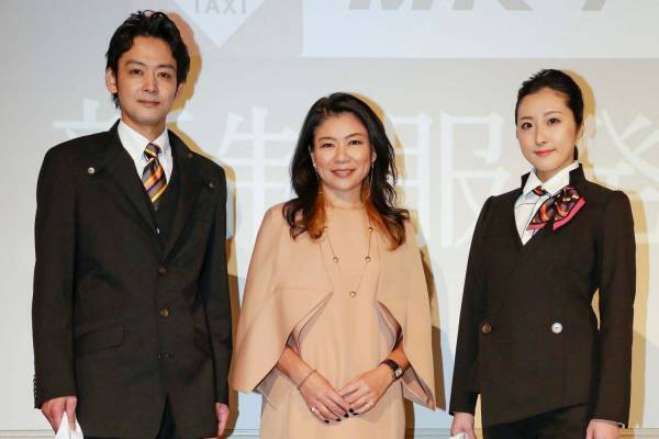 小篠ゆまがMKタクシーの制服をデザイン、15年ぶりリニューアル
