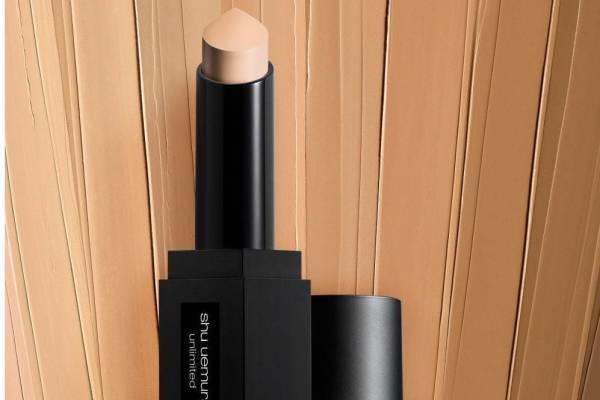 シュウ ウエムラの新スティックファンデ - 単体使いで時短メイク、ハイライト＆シェーディングにも