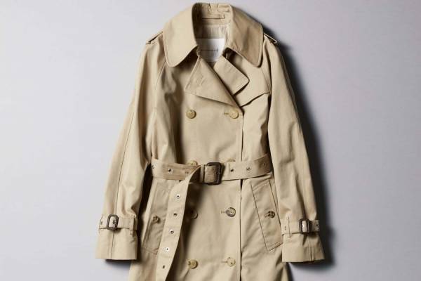 トゥモローランド×マッキントッシュのトレンチコート、着丈長め＆ベルト高めのモダンな1着