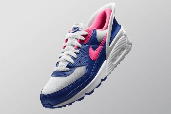 ナイキ エア マックス 90“手を使わず”簡単着脱テクノロジー融合で新スニーカーに