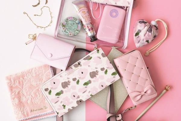 アフタヌーンティー・リビングの“春色”カラフルアイテム、フルーツ形ポーチやピンクの花柄ウォレット