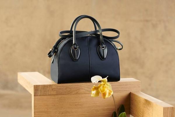 トッズ×マメの黒河内真衣子「T ファクトリー」第3弾でコラボ、刺繍入りボストンバッグやサンダルなど