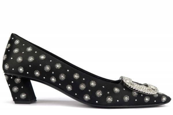 ロジェ ヴィヴィエの新作シューズ&バッグ、黒サテンに星型ラインストーン輝くパンプスなど