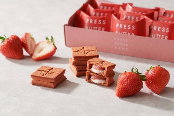 「プレスバターサンド」あまおう苺の限定フレーバー、ジャム入りバタークリーム×濃縮果汁キャラメル