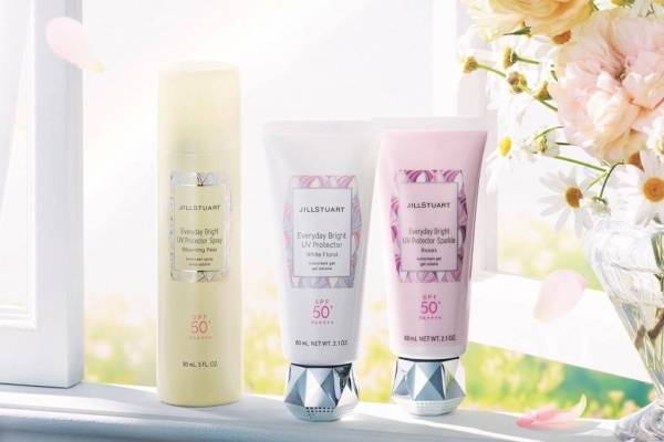 ジルスチュアート ビューティ“香りをまとう”日やけ止め、透明感＆血色感UPの日やけ止めジェル