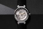 ルイ・ヴィトンの新作腕時計「タンブール ムーン デュアルタイム」モノグラム・フラワーを配した文字盤