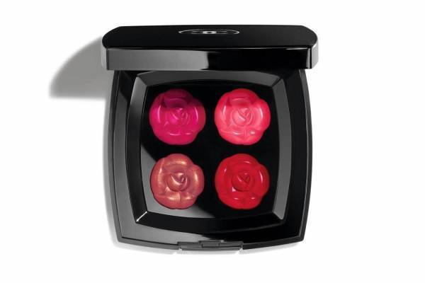 シャネル“カメリア”モチーフの限定リップ パレット＆アイシャドウ、春色ピンクのネイルも