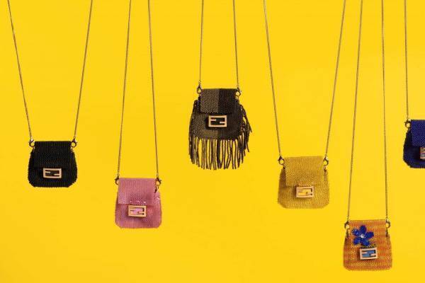 フェンディ史上最小バッグ「ピコ バゲット」新登場、4cm×4cmサイズ&FFロゴのバックル付き