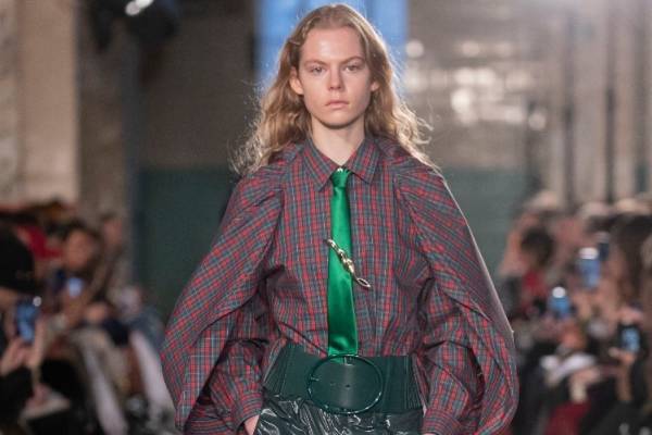 TOGA 2020年秋冬コレクション ‐ 現代の不安を拭い去る、優しく寄添う洋服