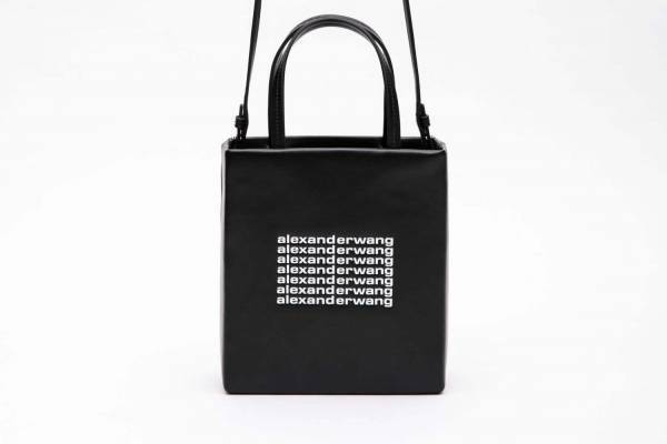 アレキサンダー ワンから“7連ロゴ入り”日本限定2WAYショッパーバッグ