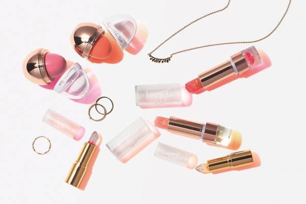 アフタヌーンティー・リビング20年春コスメ、2層仕立てのリップティントや花を閉じ込めたネイルオイル