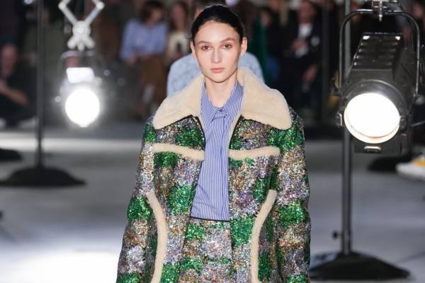 ヌメロ ヴェントゥーノ 2020-21年秋冬コレクション - 強さから生まれるエレガンス