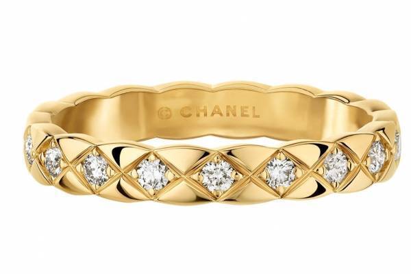 シャネルのファインジュエリー「ココ クラッシュ」に細身の新作“ミニリング”登場