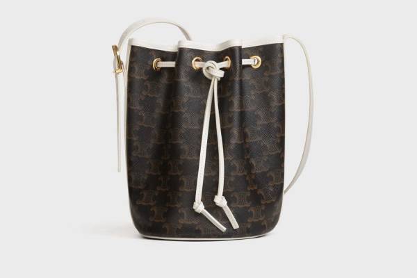 セリーヌの新作「トリオンフ キャンバス コロラマ」“ホワイト＆グリーン”レザートリムのバッグ＆グッズ