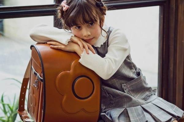 マリークヮントからデイジーモチーフのランドセル、全国の百貨店やイオンで発売