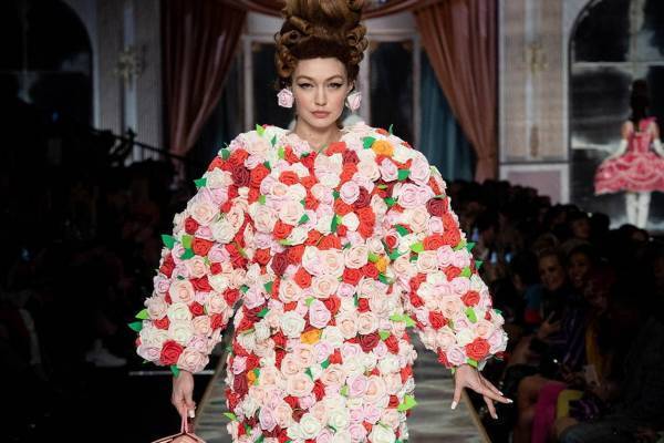 モスキーノ 2020年秋冬コレクション - マリー・アントワネットが現代のコスプレをしたら？