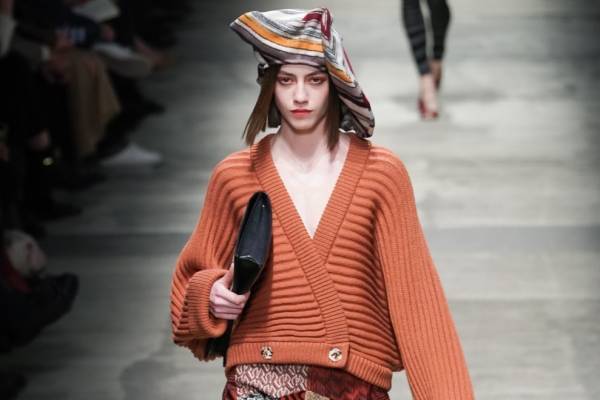 ミッソーニ 2020年秋冬ウィメンズコレクション - 幾何学模様に誘われて不可思議な世界へ