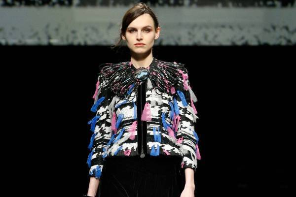 ジョルジオ アルマーニ 2020年秋冬ウィメンズコレクション - 漆黒のベルベットが引き出す美