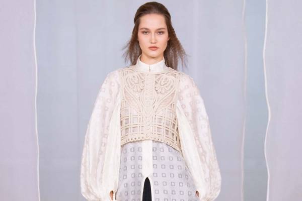 マメ 2020年秋冬コレクション ‐ “包む”ことへの再訪