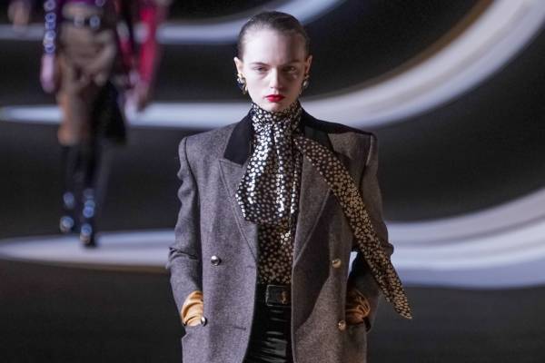 サンローラン 2020年秋冬コレクション - カラフルな色彩に交わるブラック