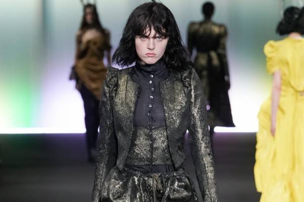 アン ドゥムルメステール 2020年秋冬コレクション - 貴族達の好む新しいドレスルック