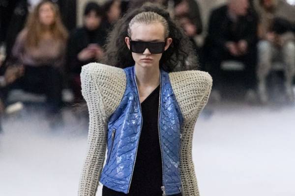 リック・オウエンス 2020年秋冬コレクション - パワフルな表情を味方に