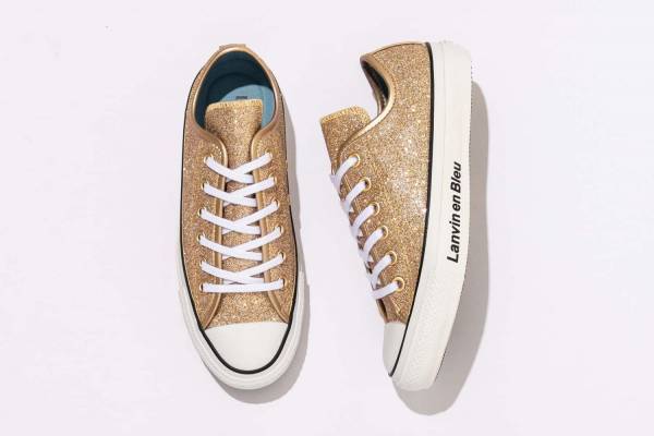 コンバース×ランバン オン ブルー“シャンパンゴールド”にきらめくグリッタースニーカー