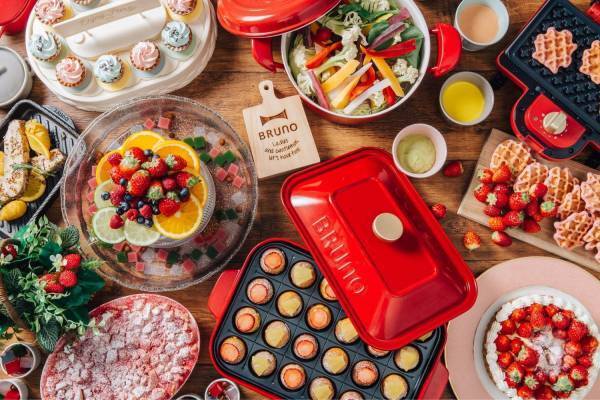 新横浜プリンスホテルのいちごスイーツブッフェ、「ブルーノ」のキッチンアイテムで飾るタルトなど