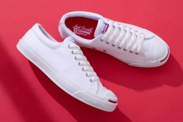 コンバース80年代「ジャックパーセル」をアップデートした限定スニーカー、赤いスマイルを配して