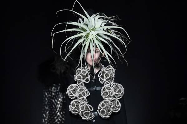 ノワール ケイ ニノミヤ 2020年秋冬コレクション - パンキッシュに咲き誇るドレス