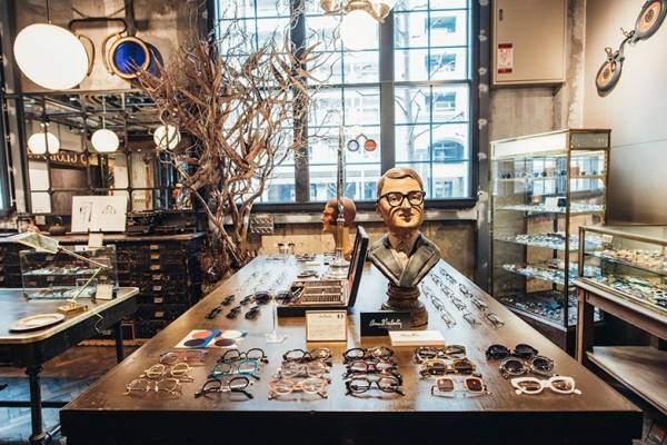 グローブスペックスが京都・烏丸御池「新風館」に関西初店舗、ゲルノット・リンドナー限定アイウェア販売