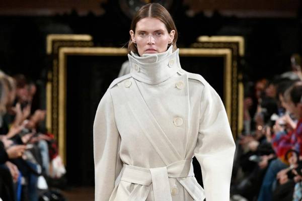 ステラ マッカートニー 2020年秋冬ウィメンズコレクション - 明るい未来へと繋ぐドレス