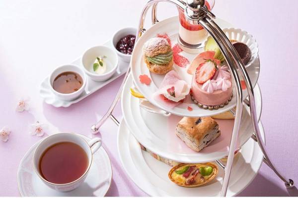 横浜ベイホテル東急「桜 アフタヌーンティー」桜風味の苺ムース&限定の桜フレーバーティー