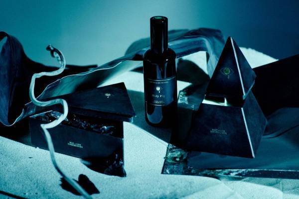 アンダーカバー×マドエレンのルームフレグランス、神秘的な香りを石に浸み込ませたストーンポプリなど