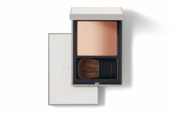 THREE20年夏のベースメイク、“グラデカラー”フェイスパウダーでヘルシーな立体フェイス