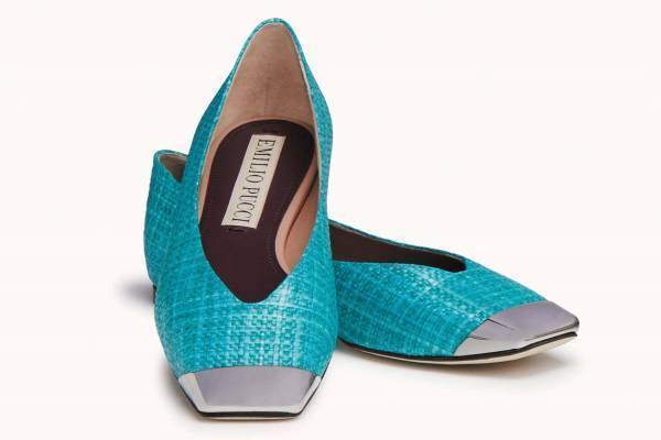 エミリオ・プッチ“ラフィア素材”のスクエアトゥパンプス、鮮やかカラー×メタリックキャップ