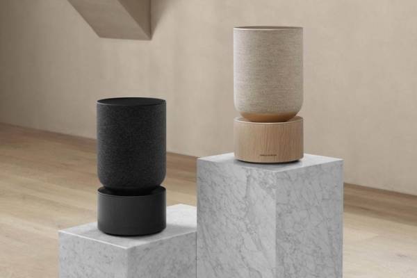 バング ＆ オルフセンの新作スピーカー「べオサウンド バランス」インテリアと調和する円筒シルエット
