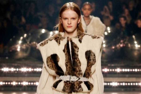 イザベル マラン2020年秋冬コレクション - 自信に満ちた、パワフルな女性像