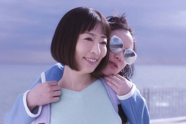 『甘いお酒でうがい』シソンヌじろうのお笑いネタ“独身OL”の日記が映画化、松雪泰⼦主演