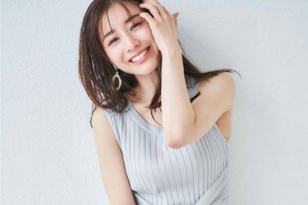 田中みな実が着こなすマーキュリーデュオ2020夏の新作、重ね着ニットワンピやざっくりカーディガン