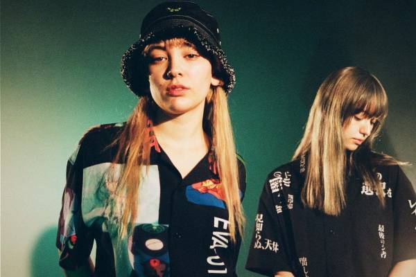 X-girl×エヴァンゲリオン、シンジ・レイを描いたTシャツ＆サコッシュやコラージュシャツ