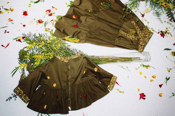 ディッキーズ×ナナナナサーカ、“ボヘミアン”テーマの花柄フレアトップス＆ロングスカート