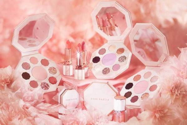“大理石コスメ”ディアダリアの新作、“花びら発色”のアイシャドウ＆チークパレットやリップオイル