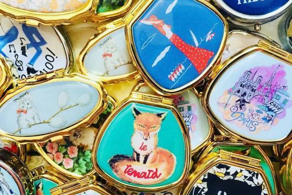 アンドレアガーランド“手の平サイズ”のリップ＆ネイルバーム、動物＆フラワーのミラー付きケース