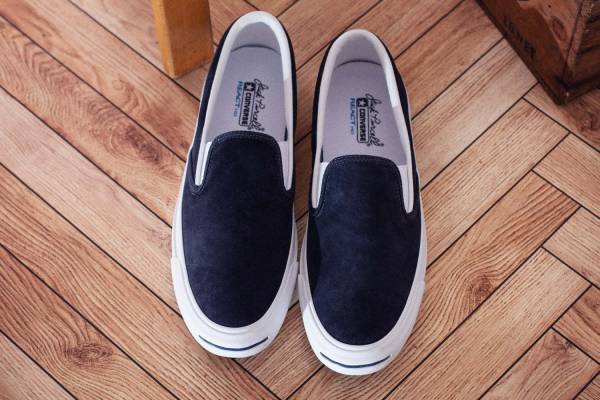 コンバース新作“ネイビーのスエード”仕様の「ジャックパーセル」スニーカー