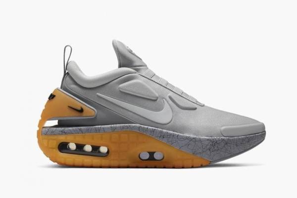 ナイキのスニーカー“エア マックス”光るエアソール＆スマホ連動でフィット調整可能な新モデル