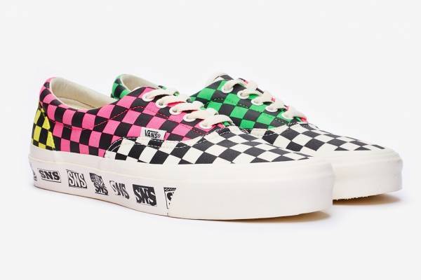 スニーカーズエンスタッフ×VANSのコラボスニーカー、ネオンカラーのチェック柄エラ＆スリッポン