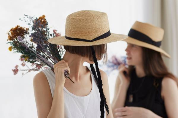 ナインテイラーから“花を閉じ込めた”グラスコード付き限定ハット、エデンワークスとコラボ